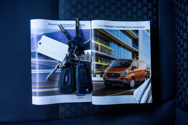 Ford Transit Custom L2H1 | 130PK | Volledig Ingericht | LED | Cruise | PDC | Stoelverw. | Airco | Trekhaak