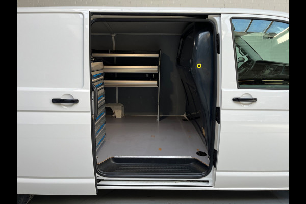 Volkswagen Transporter Automaat DSG Servicewagen 2.0 TDI 150pk L2H1 3Persoons Sortimo Inrichting, Airco, Navigatie, RIJKLAARPRIJS!