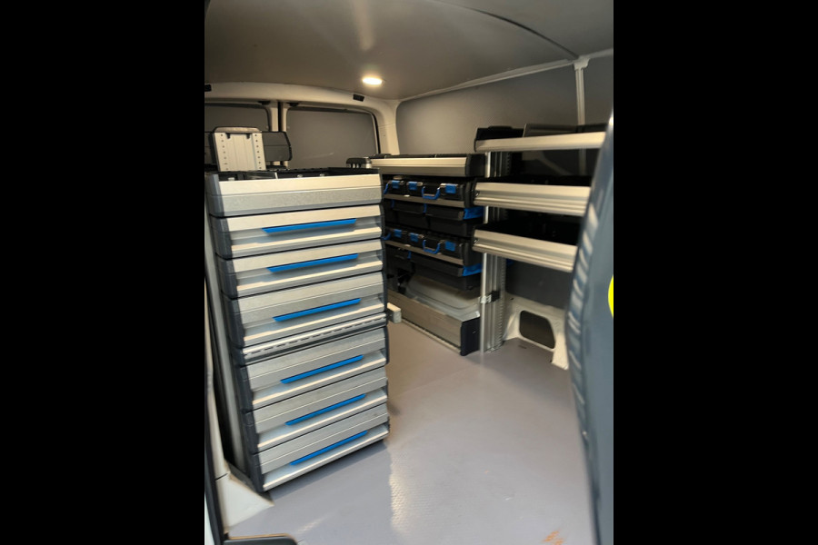 Volkswagen Transporter Automaat DSG Servicewagen 2.0 TDI 150pk L2H1 3Persoons Sortimo Inrichting, Airco, Navigatie, RIJKLAARPRIJS!