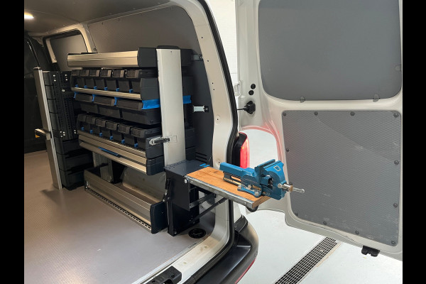 Volkswagen Transporter Automaat DSG Servicewagen 2.0 TDI 150pk L2H1 3Persoons Sortimo Inrichting, Airco, Navigatie, RIJKLAARPRIJS!