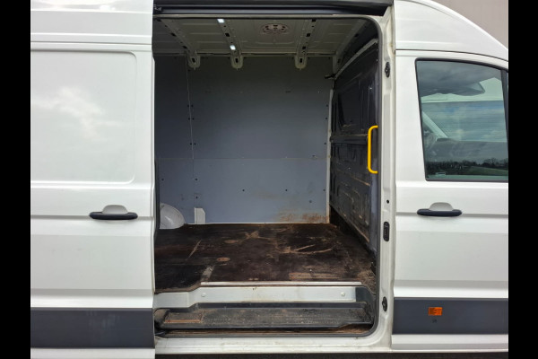 Volkswagen Crafter 35 2.0TDI 177pk! L3H3 EL Highline Trekhaak Camera Navi PDC-a+v Dab Treeplanken Schuifdeur Bluetooth EURO-6 CruiseControl Voorruitverwarming Betonplex-Vloer Wandbetimmering Aut.Verlichting Elek.Ramen/Spiegels Euro 6 Krachtige motor 177pk/410Nm zorgt voor 3.500 kg Trekgewicht!