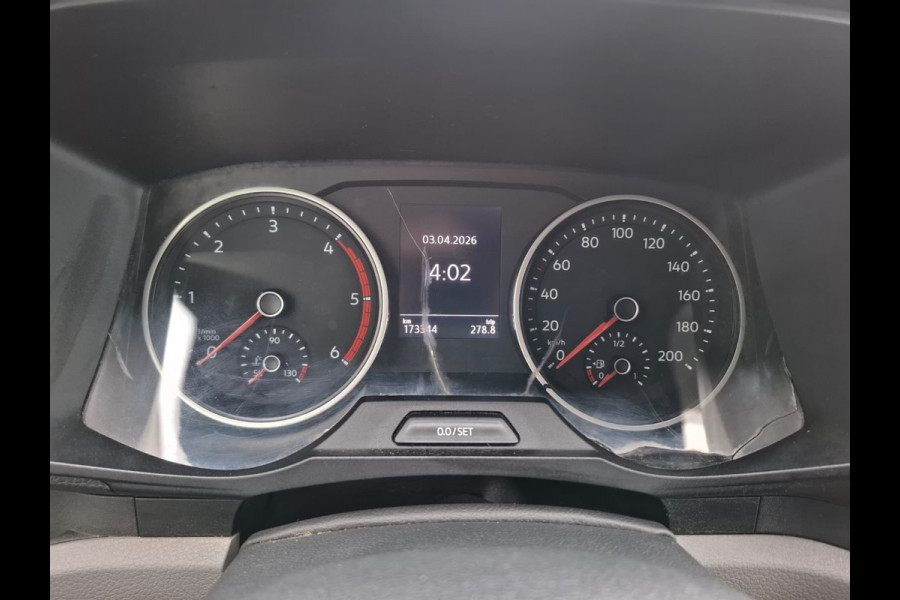 Volkswagen Crafter 35 2.0TDI 177pk! L3H3 EL Highline Trekhaak Camera Navi PDC-a+v Dab Treeplanken Schuifdeur Bluetooth EURO-6 CruiseControl Voorruitverwarming Betonplex-Vloer Wandbetimmering Aut.Verlichting Elek.Ramen/Spiegels Euro 6 Krachtige motor 177pk/410Nm zorgt voor 3.500 kg Trekgewicht!