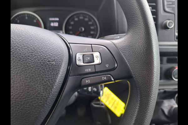 Volkswagen Crafter 35 2.0TDI 177pk! L3H3 EL Highline Trekhaak Camera Navi PDC-a+v Dab Treeplanken Schuifdeur Bluetooth EURO-6 CruiseControl Voorruitverwarming Betonplex-Vloer Wandbetimmering Aut.Verlichting Elek.Ramen/Spiegels Euro 6 Krachtige motor 177pk/410Nm zorgt voor 3.500 kg Trekgewicht!