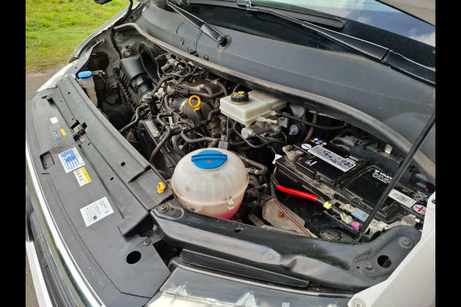 Volkswagen Crafter 35 2.0TDI 177pk! L3H3 EL Highline Trekhaak Camera Navi PDC-a+v Dab Treeplanken Schuifdeur Bluetooth EURO-6 CruiseControl Voorruitverwarming Betonplex-Vloer Wandbetimmering Aut.Verlichting Elek.Ramen/Spiegels Euro 6 Krachtige motor 177pk/410Nm zorgt voor 3.500 kg Trekgewicht!