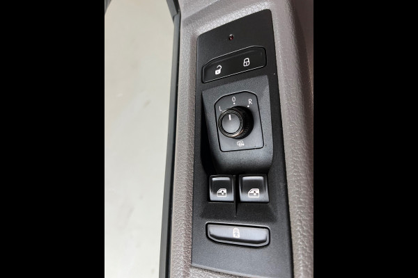 Volkswagen Transporter Automaat DSG Servicewagen 2.0 TDI 150pk L2H1 3Persoons Sortimo Inrichting, Airco, Navigatie, RIJKLAARPRIJS!