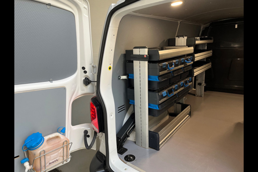 Volkswagen Transporter Automaat DSG Servicewagen 2.0 TDI 150pk L2H1 3Persoons Sortimo Inrichting, Airco, Navigatie, RIJKLAARPRIJS!