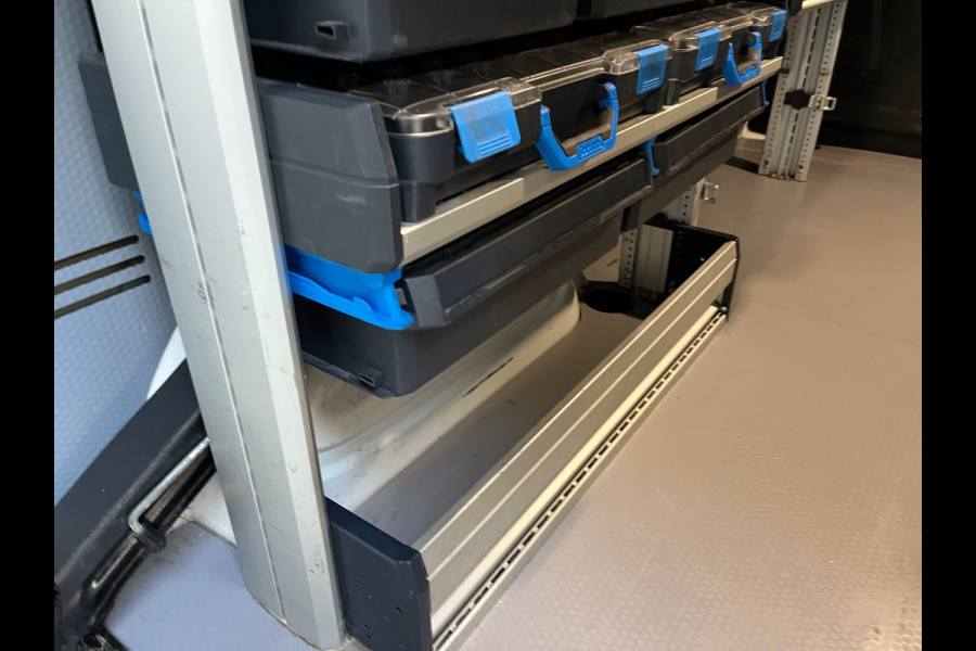 Volkswagen Transporter Automaat DSG Servicewagen 2.0 TDI 150pk L2H1 3Persoons Sortimo Inrichting, Airco, Navigatie, RIJKLAARPRIJS!