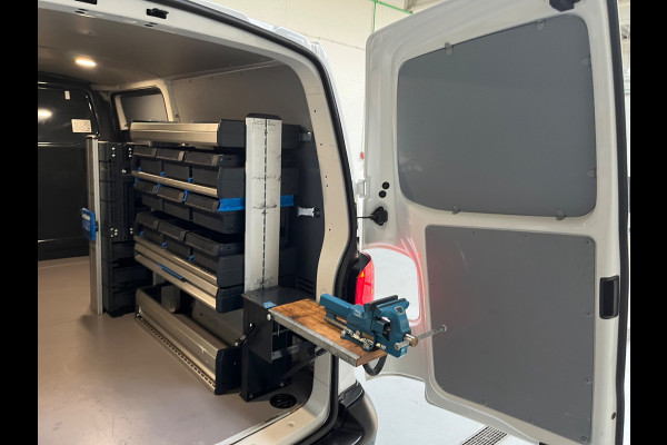 Volkswagen Transporter Automaat DSG Servicewagen 2.0 TDI 150pk L2H1 3Persoons Sortimo Inrichting, Airco, Navigatie, RIJKLAARPRIJS!