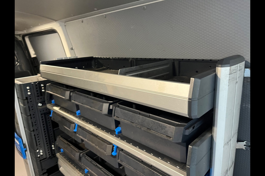Volkswagen Transporter Automaat DSG Servicewagen 2.0 TDI 150pk L2H1 3Persoons Sortimo Inrichting, Airco, Navigatie, RIJKLAARPRIJS!
