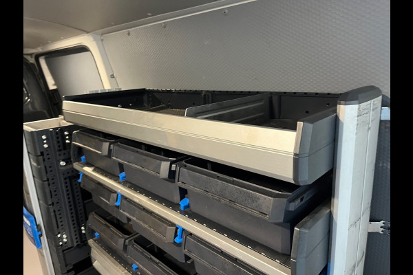 Volkswagen Transporter Automaat DSG Servicewagen 2.0 TDI 150pk L2H1 3Persoons Sortimo Inrichting, Airco, Navigatie, RIJKLAARPRIJS!