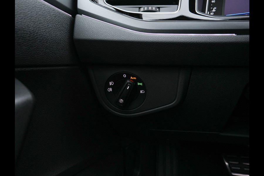 Volkswagen Taigo 1.5 TSI R-Line Aut. *PANO | ADAPTIVE-CRUISE | FULL-LED | BLINDSPOT | HEATED-SPORTSEATS | DIGI-COCKPIT | PRIVACY-GLASS | SHIFTPADDLES | CAMERA | KEYLESS | DAB | NAVI-FULLMAP | ECC | CARPLAY | PDC | 18''ALU*