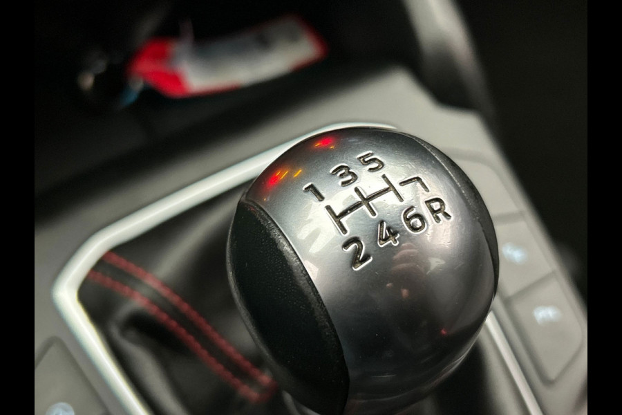 Ford FOCUS Wagon 1.0 EcoBoost ST Line Business | Origineel NL | Trekhaak | Adaptieve Cruise/Control | Carplay | Camera |