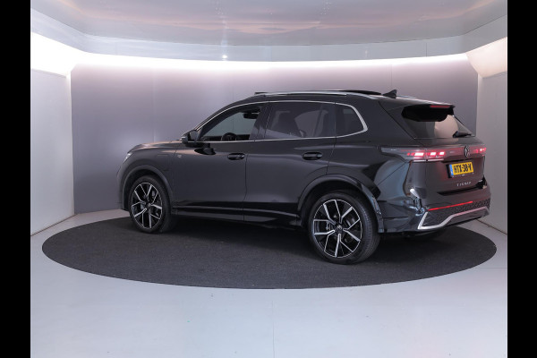 Volkswagen Tiguan 1.5 eHybrid R-Line Edition 272 pk Automaat (DSG) | Verlengde garantie | Navigatie | Panoramadak | Parkeersensoren (Park assist) | Rondomzicht camera | Stoelverwarming v/a | R-Line |