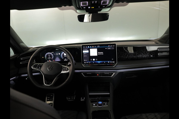 Volkswagen Tiguan 1.5 eHybrid R-Line Edition 272 pk Automaat (DSG) | Verlengde garantie | Navigatie | Panoramadak | Parkeersensoren (Park assist) | Rondomzicht camera | Stoelverwarming v/a | R-Line |