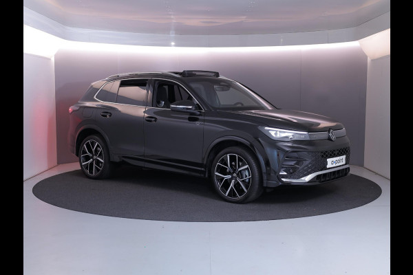 Volkswagen Tiguan 1.5 eHybrid R-Line Edition 272 pk Automaat (DSG) | Verlengde garantie | Navigatie | Panoramadak | Parkeersensoren (Park assist) | Rondomzicht camera | Stoelverwarming v/a | R-Line |