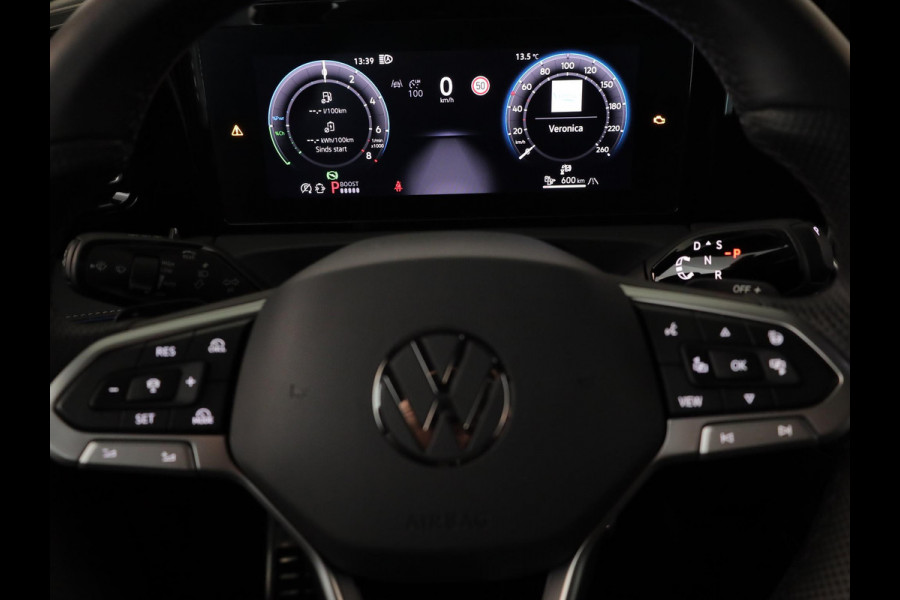 Volkswagen Tiguan 1.5 eHybrid R-Line Edition 272 pk Automaat (DSG) | Verlengde garantie | Navigatie | Panoramadak | Parkeersensoren (Park assist) | Rondomzicht camera | Stoelverwarming v/a | R-Line |