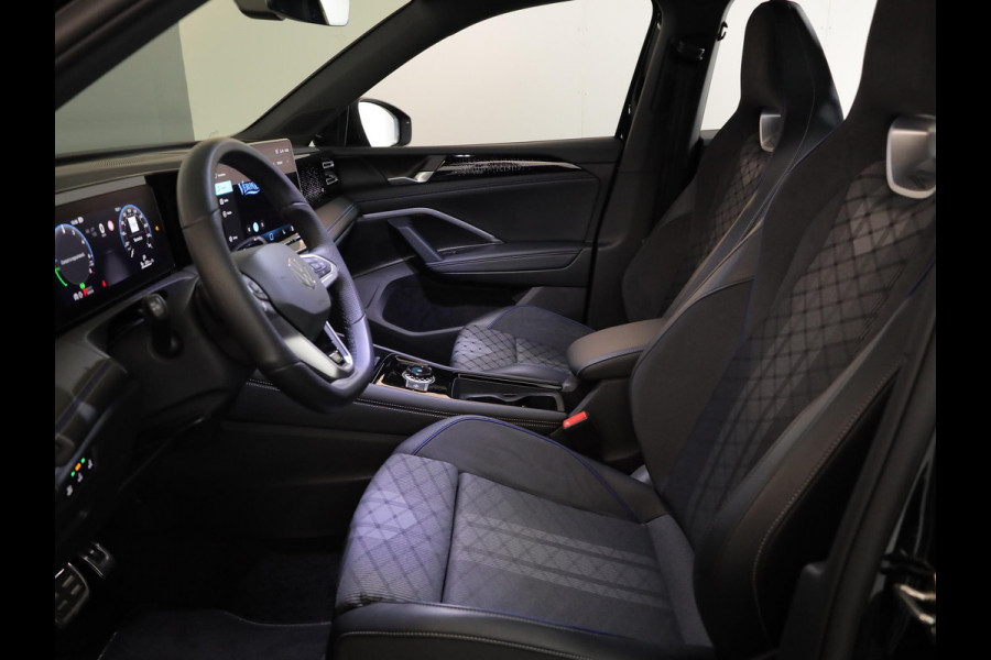 Volkswagen Tiguan 1.5 eHybrid R-Line Edition 272 pk Automaat (DSG) | Verlengde garantie | Navigatie | Panoramadak | Parkeersensoren (Park assist) | Rondomzicht camera | Stoelverwarming v/a | R-Line |