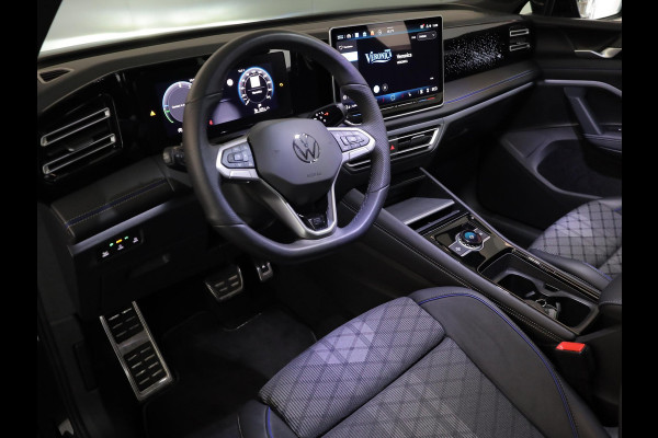 Volkswagen Tiguan 1.5 eHybrid R-Line Edition 272 pk Automaat (DSG) | Verlengde garantie | Navigatie | Panoramadak | Parkeersensoren (Park assist) | Rondomzicht camera | Stoelverwarming v/a | R-Line |