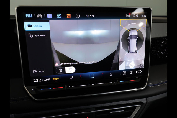 Volkswagen Tiguan 1.5 eHybrid R-Line Edition 272 pk Automaat (DSG) | Verlengde garantie | Navigatie | Panoramadak | Parkeersensoren (Park assist) | Rondomzicht camera | Stoelverwarming v/a | R-Line |