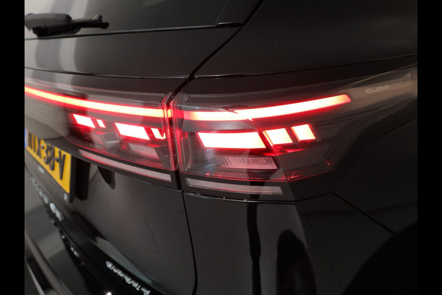 Volkswagen Tiguan 1.5 eHybrid R-Line Edition 272 pk Automaat (DSG) | Verlengde garantie | Navigatie | Panoramadak | Parkeersensoren (Park assist) | Rondomzicht camera | Stoelverwarming v/a | R-Line |