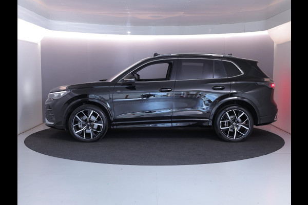 Volkswagen Tiguan 1.5 eHybrid R-Line Edition 272 pk Automaat (DSG) | Verlengde garantie | Navigatie | Panoramadak | Parkeersensoren (Park assist) | Rondomzicht camera | Stoelverwarming v/a | R-Line |