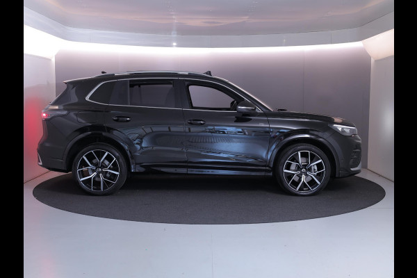 Volkswagen Tiguan 1.5 eHybrid R-Line Edition 272 pk Automaat (DSG) | Verlengde garantie | Navigatie | Panoramadak | Parkeersensoren (Park assist) | Rondomzicht camera | Stoelverwarming v/a | R-Line |