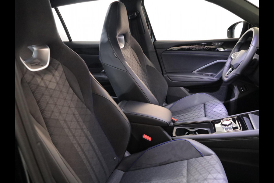 Volkswagen Tiguan 1.5 eHybrid R-Line Edition 272 pk Automaat (DSG) | Verlengde garantie | Navigatie | Panoramadak | Parkeersensoren (Park assist) | Rondomzicht camera | Stoelverwarming v/a | R-Line |