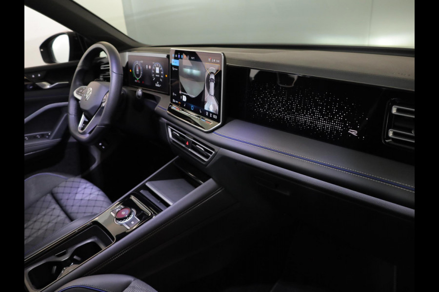 Volkswagen Tiguan 1.5 eHybrid R-Line Edition 272 pk Automaat (DSG) | Verlengde garantie | Navigatie | Panoramadak | Parkeersensoren (Park assist) | Rondomzicht camera | Stoelverwarming v/a | R-Line |