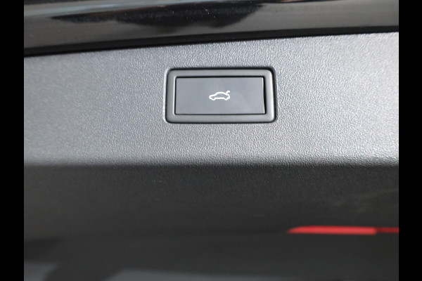 Volkswagen Tiguan 1.5 eHybrid R-Line Edition 272 pk Automaat (DSG) | Verlengde garantie | Navigatie | Panoramadak | Parkeersensoren (Park assist) | Rondomzicht camera | Stoelverwarming v/a | R-Line |