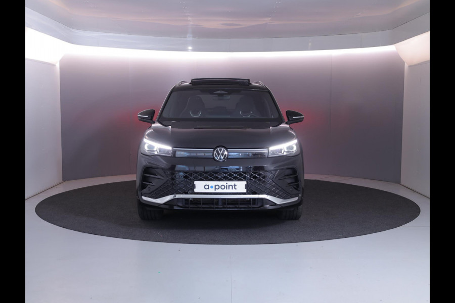 Volkswagen Tiguan 1.5 eHybrid R-Line Edition 272 pk Automaat (DSG) | Verlengde garantie | Navigatie | Panoramadak | Parkeersensoren (Park assist) | Rondomzicht camera | Stoelverwarming v/a | R-Line |