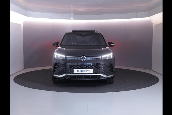 Volkswagen Tiguan 1.5 eHybrid R-Line Edition 272 pk Automaat (DSG) | Verlengde garantie | Navigatie | Panoramadak | Parkeersensoren (Park assist) | Rondomzicht camera | Stoelverwarming v/a | R-Line |