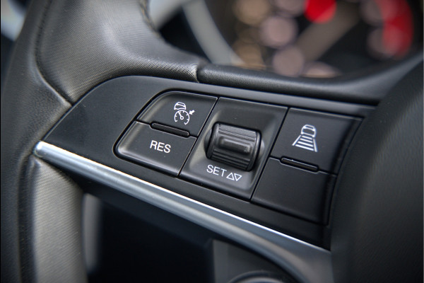 Alfa Romeo Giulia 2.0 T AWD Veloce Q4 | Harman Kardon | Stuurverwarming | Stoelverwarming | Memory Seat | Keyless | Adaptive Cruise Control | Camera | Navigatie | DNA | Leer | QV Velgen | Elektrische Stoelen | Dodehoek Detectie |