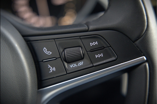 Alfa Romeo Giulia 2.0 T AWD Veloce Q4 | Harman Kardon | Stuurverwarming | Stoelverwarming | Memory Seat | Keyless | Adaptive Cruise Control | Camera | Navigatie | DNA | Leer | QV Velgen | Elektrische Stoelen | Dodehoek Detectie |