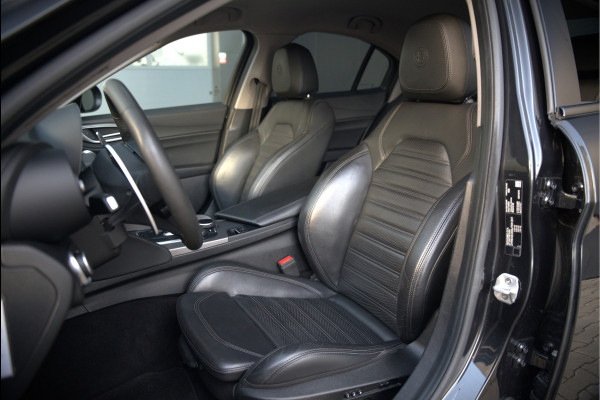 Alfa Romeo Giulia 2.0 T AWD Veloce Q4 | Harman Kardon | Stuurverwarming | Stoelverwarming | Memory Seat | Keyless | Adaptive Cruise Control | Camera | Navigatie | DNA | Leer | QV Velgen | Elektrische Stoelen | Dodehoek Detectie |