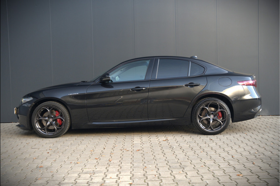 Alfa Romeo Giulia 2.0 T AWD Veloce Q4 | Harman Kardon | Stuurverwarming | Stoelverwarming | Memory Seat | Keyless | Adaptive Cruise Control | Camera | Navigatie | DNA | Leer | QV Velgen | Elektrische Stoelen | Dodehoek Detectie |