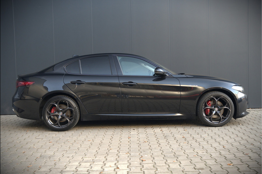 Alfa Romeo Giulia 2.0 T AWD Veloce Q4 | Harman Kardon | Stuurverwarming | Stoelverwarming | Memory Seat | Keyless | Adaptive Cruise Control | Camera | Navigatie | DNA | Leer | QV Velgen | Elektrische Stoelen | Dodehoek Detectie |