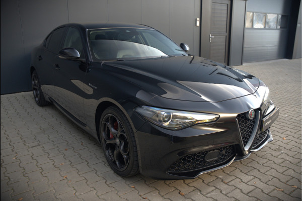 Alfa Romeo Giulia 2.0 T AWD Veloce Q4 | Harman Kardon | Stuurverwarming | Stoelverwarming | Memory Seat | Keyless | Adaptive Cruise Control | Camera | Navigatie | DNA | Leer | QV Velgen | Elektrische Stoelen | Dodehoek Detectie |