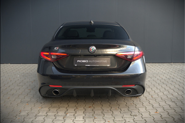 Alfa Romeo Giulia 2.0 T AWD Veloce Q4 | Harman Kardon | Stuurverwarming | Stoelverwarming | Memory Seat | Keyless | Adaptive Cruise Control | Camera | Navigatie | DNA | Leer | QV Velgen | Elektrische Stoelen | Dodehoek Detectie |