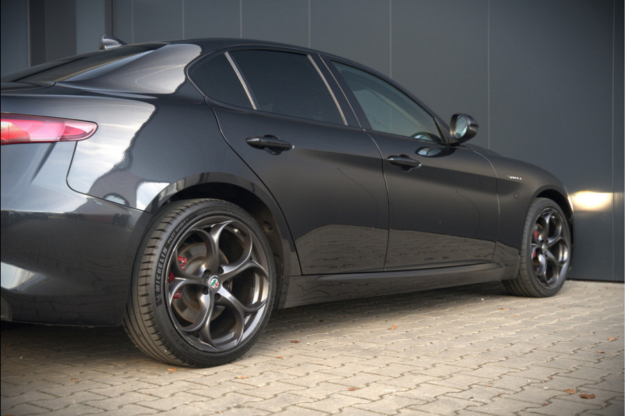 Alfa Romeo Giulia 2.0 T AWD Veloce Q4 | Harman Kardon | Stuurverwarming | Stoelverwarming | Memory Seat | Keyless | Adaptive Cruise Control | Camera | Navigatie | DNA | Leer | QV Velgen | Elektrische Stoelen | Dodehoek Detectie |