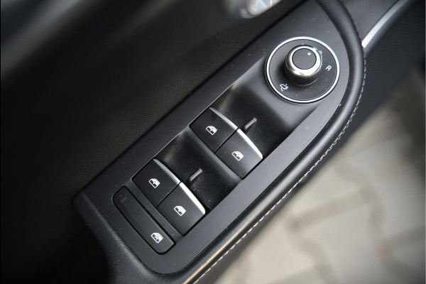 Alfa Romeo Giulia 2.0 T AWD Veloce Q4 | Harman Kardon | Stuurverwarming | Stoelverwarming | Memory Seat | Keyless | Adaptive Cruise Control | Camera | Navigatie | DNA | Leer | QV Velgen | Elektrische Stoelen | Dodehoek Detectie |