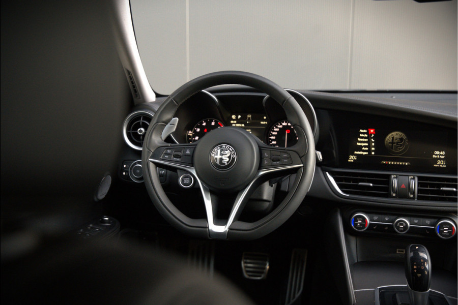 Alfa Romeo Giulia 2.0 T AWD Veloce Q4 | Harman Kardon | Stuurverwarming | Stoelverwarming | Memory Seat | Keyless | Adaptive Cruise Control | Camera | Navigatie | DNA | Leer | QV Velgen | Elektrische Stoelen | Dodehoek Detectie |