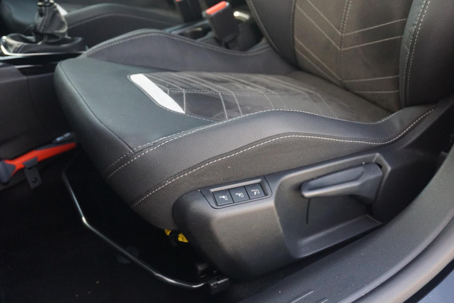 Opel Corsa 1.2 Turbo 100 Pk Ultimate Opel Corsa 1.2 Turbo 100 Pk  Ultimate | Navigatie Pro | Climate Control | Winter pack | Parkpilots/Camera 180° | Alcantara | All Weather banden | Keyless |