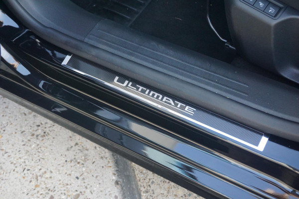 Opel Corsa 1.2 Turbo 100 Pk Ultimate Opel Corsa 1.2 Turbo 100 Pk  Ultimate | Navigatie Pro | Climate Control | Winter pack | Parkpilots/Camera 180° | Alcantara | All Weather banden | Keyless |