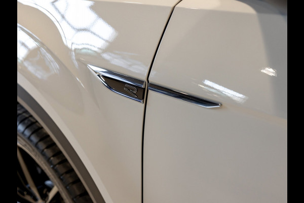 Volkswagen T-Roc 1.5 TSI R-Line Blackstyle / 150pk / Stoel en stuur verwarming / Achteruitrij camera / Keyless /
