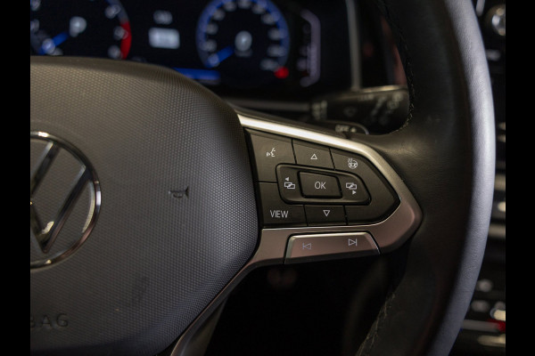 Volkswagen T-Roc 1.5 TSI R-Line Blackstyle / 150pk / Stoel en stuur verwarming / Achteruitrij camera / Keyless /