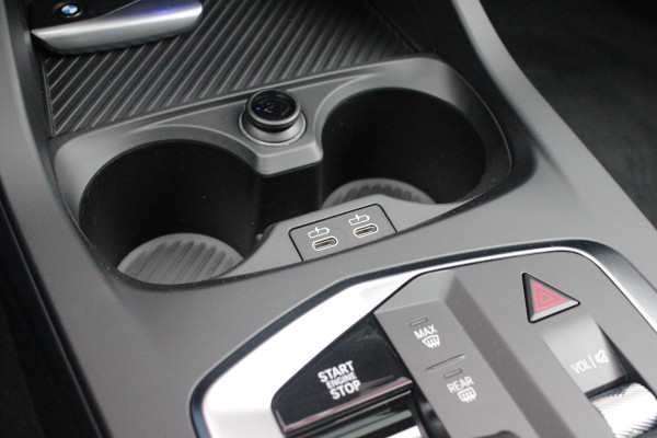 BMW 1-serie 120 170PK M SPORT DESIGN EDITION | PANORAMA SCHUIF/KANTEL DAK | 18" LICHTMETALEN VELGEN | DODEHOEK DETECTIE | DRAADLOZE APPLE CARPLAY/ANDROID AUTO | NAVIGATIE | ACHTERUITRIJ CAMERA | ADAPTIEF M ONDERSTEL | SFEER VERLICHTING | STOEL VERWARMING | DAB+ RADIO | ALCANTARA BEKLEDING | PARKEERSENSOREN VOOR + ACHTER | CRUISE CONTROL | SHADOW LINE |