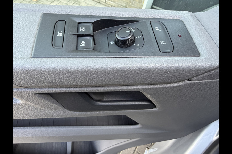 Volkswagen Transporter 2.0 TDI L2H1 150PK Euro6 CarPlay/cruise control/Trekhaak/dab