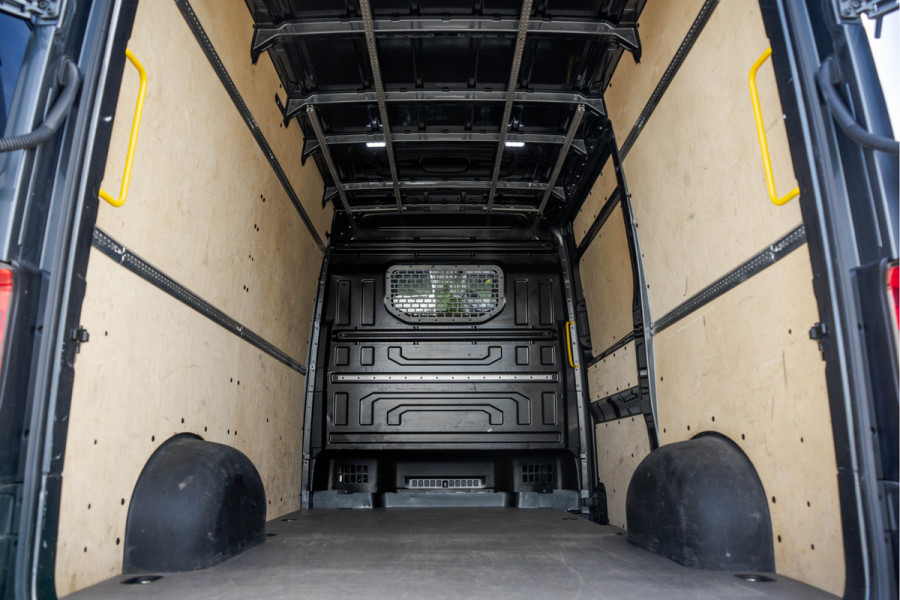 Volkswagen Crafter 2.0TDI L3H3 | 177 PK | 3-Zits | PDC | Airco