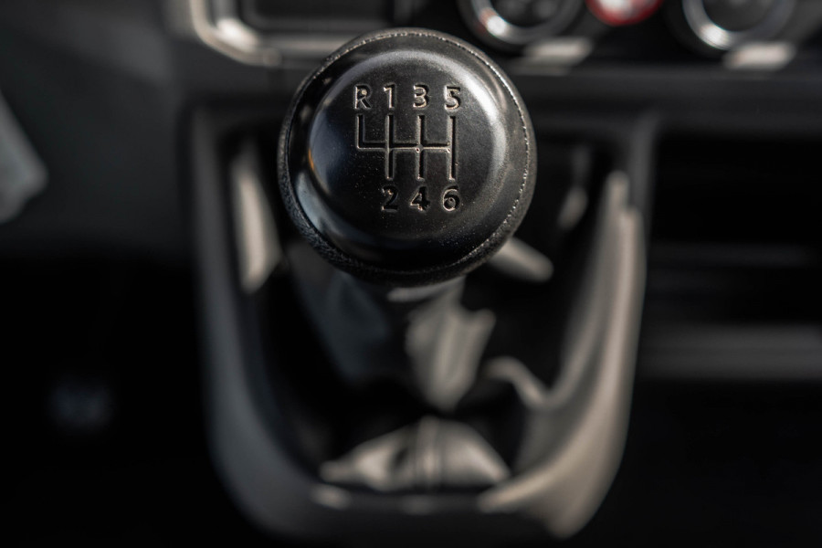 Volkswagen Crafter 2.0TDI L3H3 | 177 PK | 3-Zits | PDC | Airco