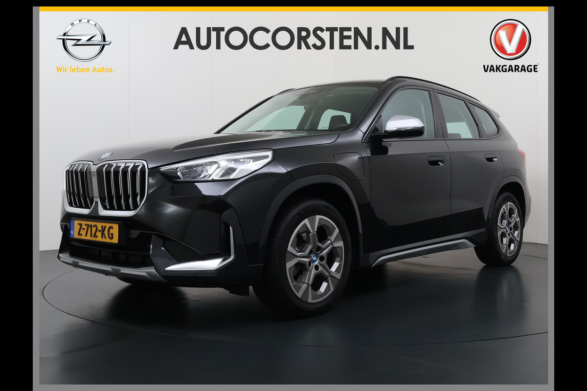 BMW X1 xDrive25e 4WD Hybride 245pk AUT-7 Leer Trekhaak M Shadow-Line Connected-Pro LED Adap.Cruise+File-Assist (semi-Auto-Pilot Xline C 18"lm Elek.Achterklep ConnectDrive Lmv Isofix DAB Led Regen-Lichtsensor Lane Assist Wifi AWD Hybrid met 16,3kw Groot accu pakket Automaat 1.700KG Trekvermogen 1e Eigenaar Origineel Nederlandse Auto Dealeronderhouden